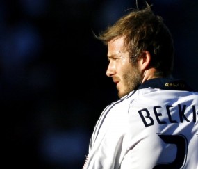 开云足球直播-莱万攻防两端统治全场，佛罗伦萨战术纪律如何撕裂那不勒斯防线