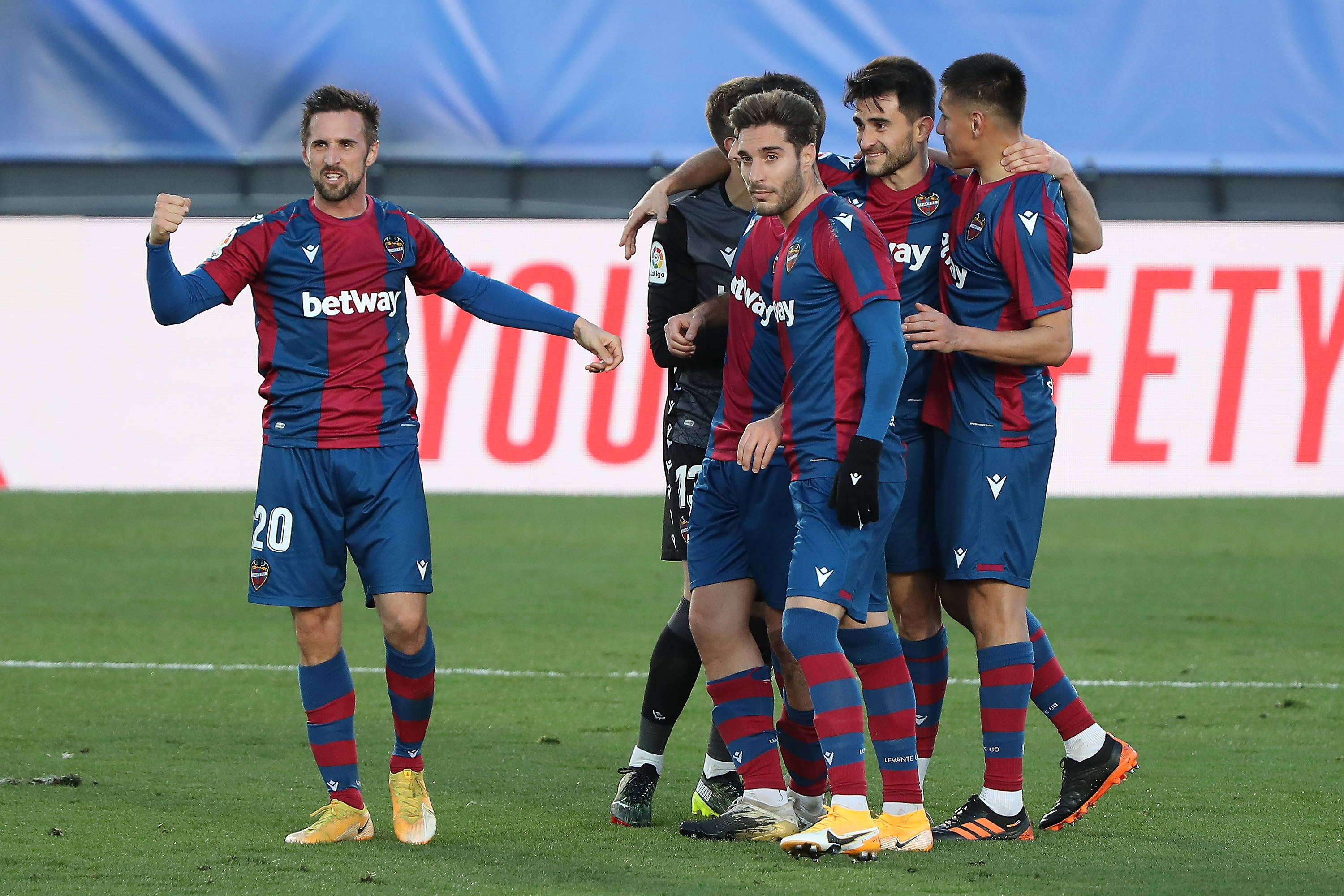 皇家社会客场逼平,表现稳定不败 皇家社会客场逼平,表现稳定不败