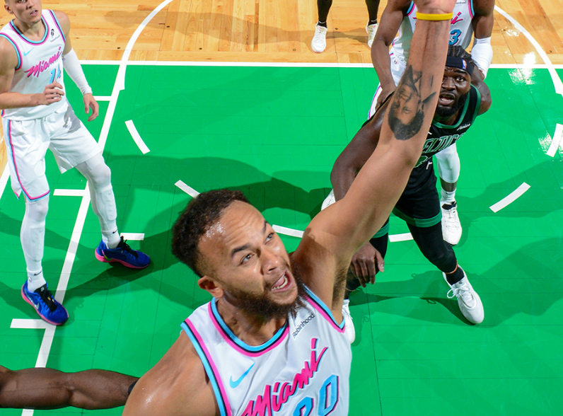 纽卡斯尔客场不敌热刺,陷入连败泥沼,保级压力增大 纽卡斯尔客场不敌热刺,陷入连败泥沼,保级压力增大