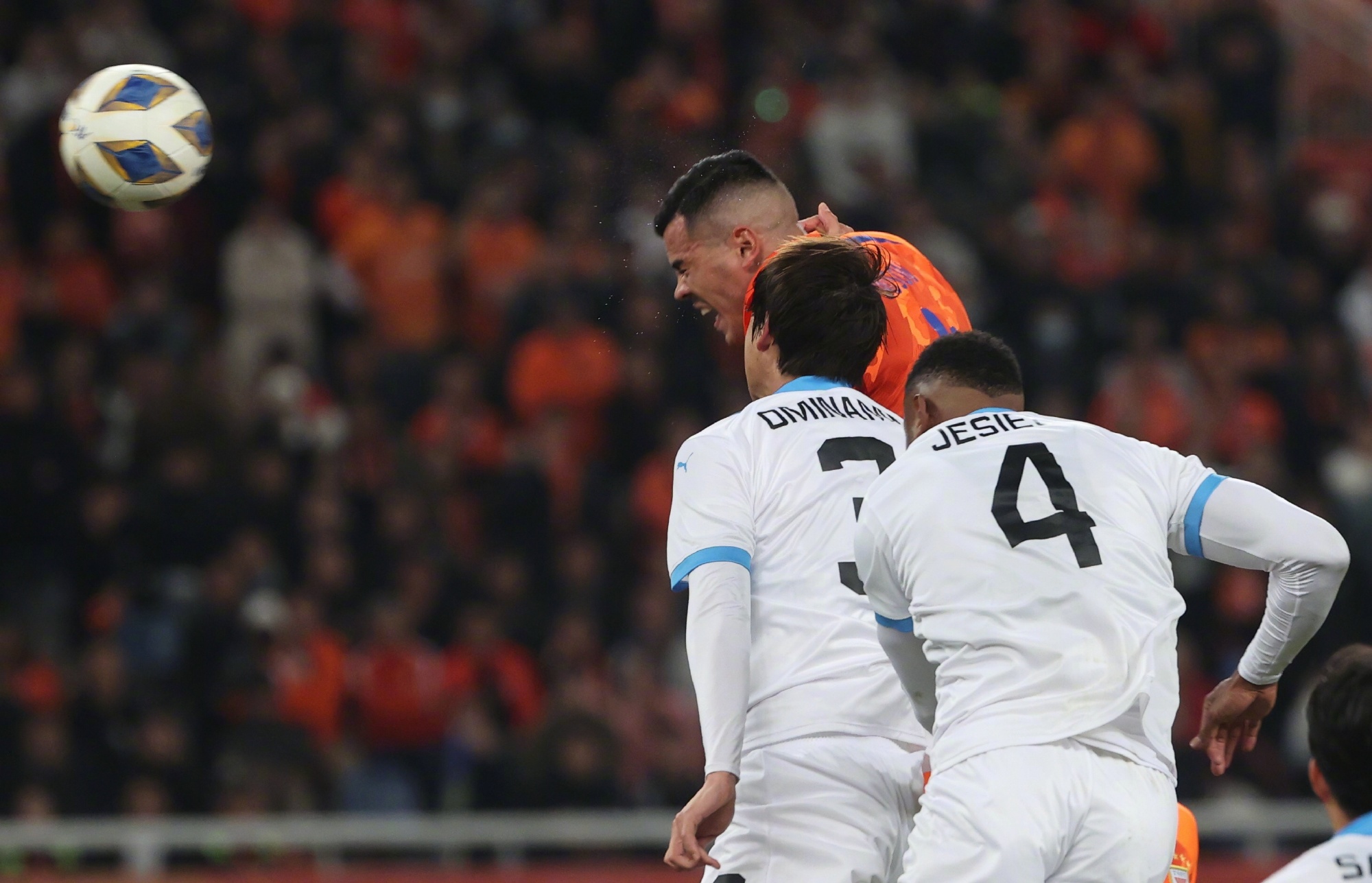 皇马遭遇意外失利,小组出线前景蒙上阴影 皇马遭遇意外失利,小组出线前景蒙上阴影