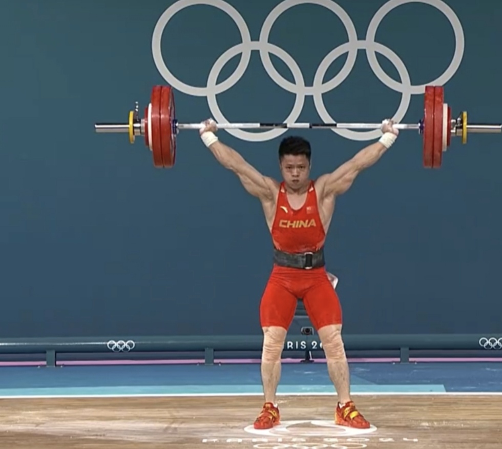 俄罗斯举重名将稳坐金牌,实力过人 俄罗斯举重名将稳坐金牌,实力过人