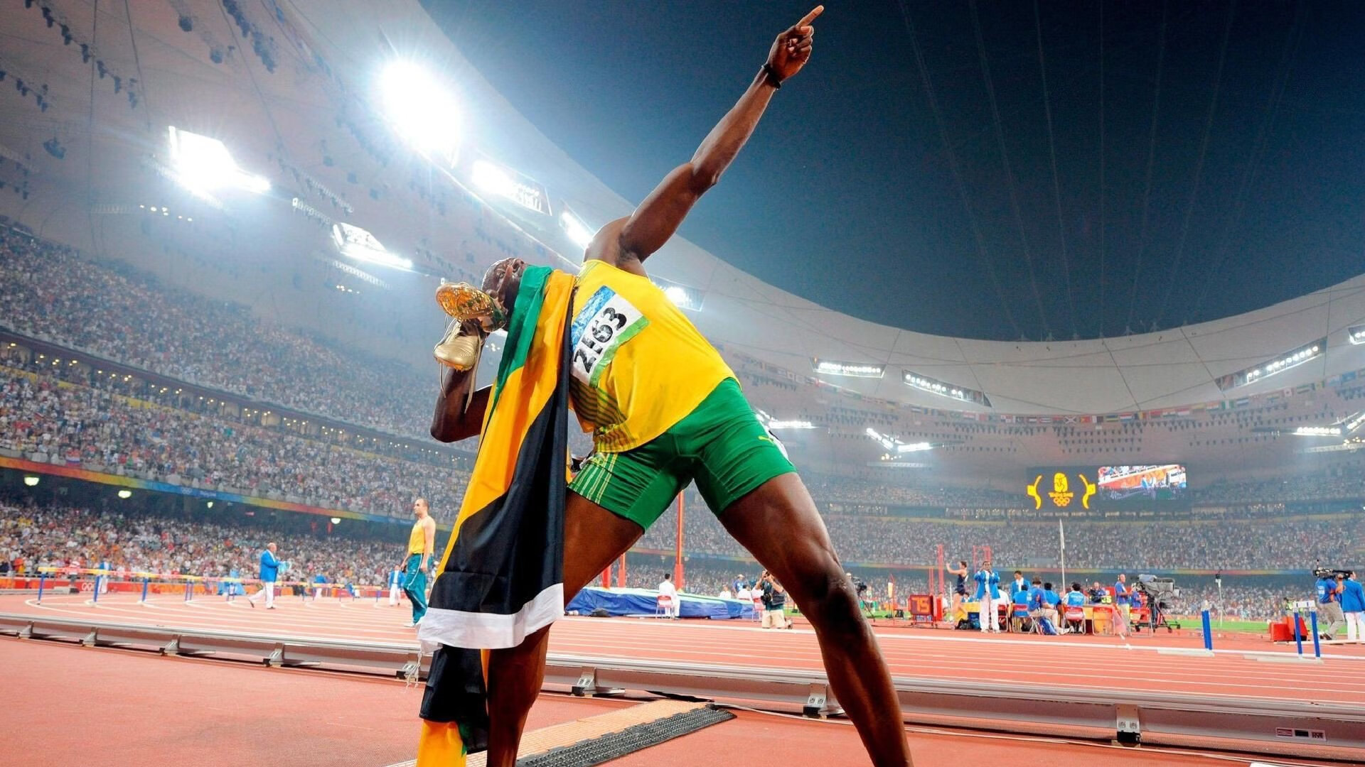 欧冠半决赛焦点战，雄鹿力克76人，字母哥与恩比德的史诗对决