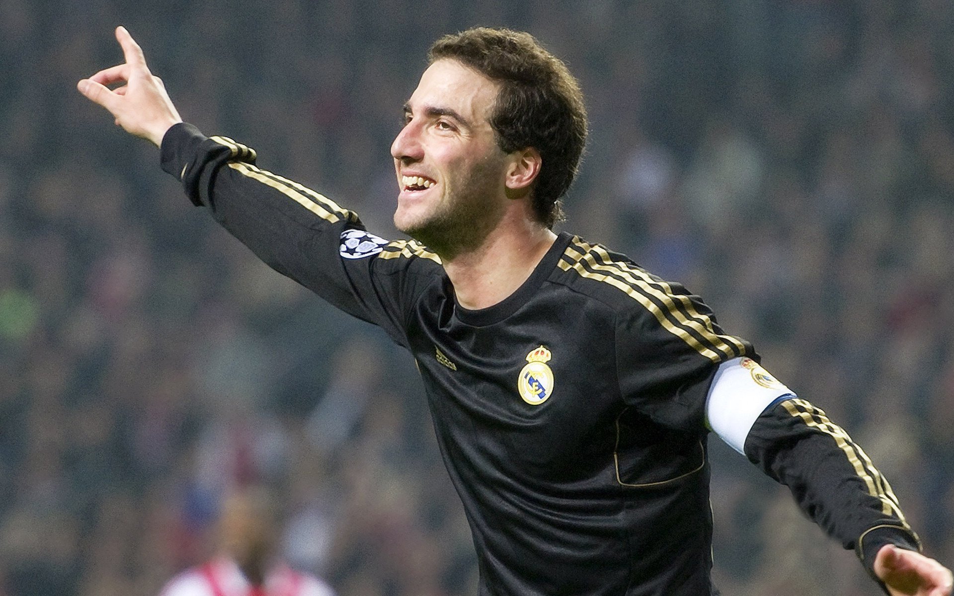 快船碾压山西队，霍勒迪点燃赛场，一场跨越太平洋的篮球对话